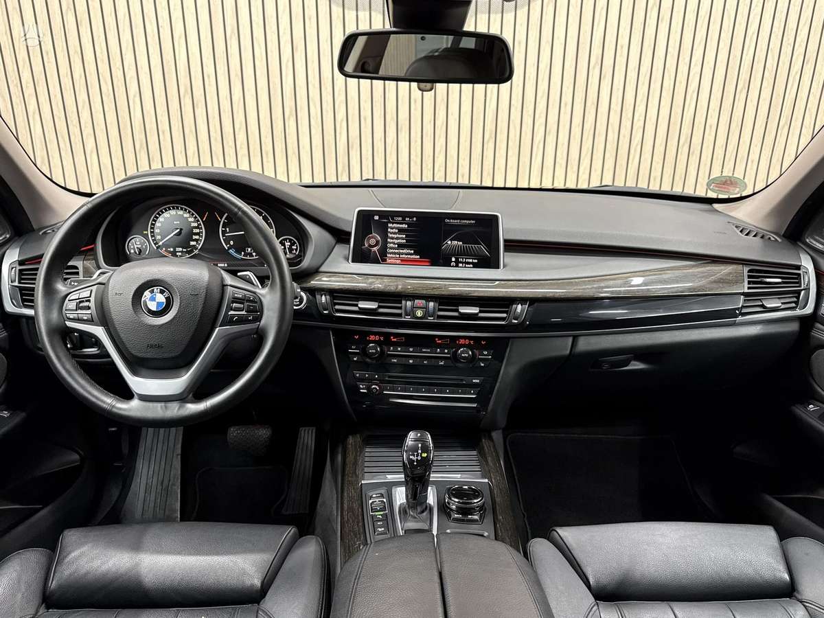 BMW X5, 3.0 l., off-road / crossover