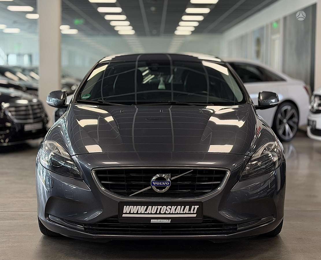 Volvo V40, 2.0 l., hatchback