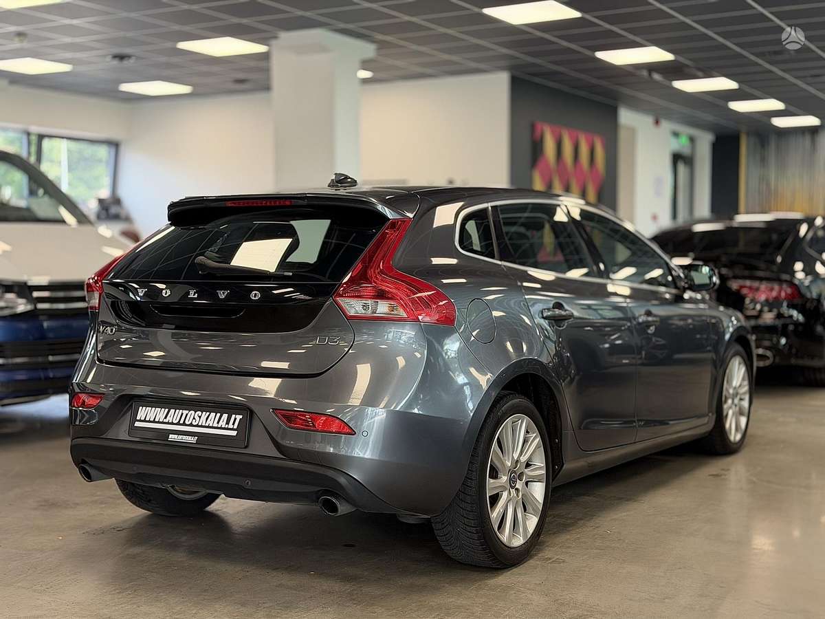 Volvo V40, 2.0 l., hatchback