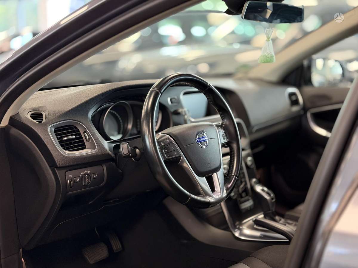 Volvo V40, 2.0 l., hatchback