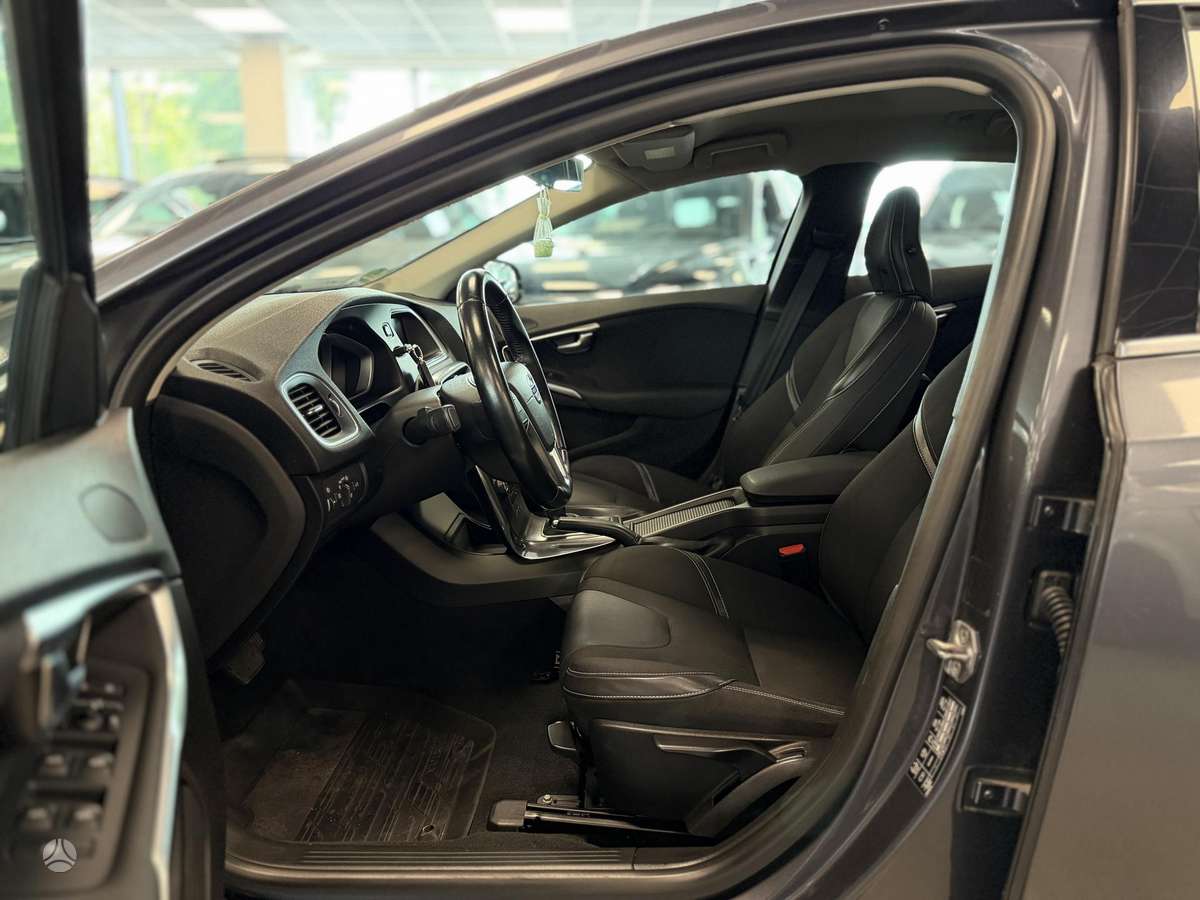 Volvo V40, 2.0 l., hatchback