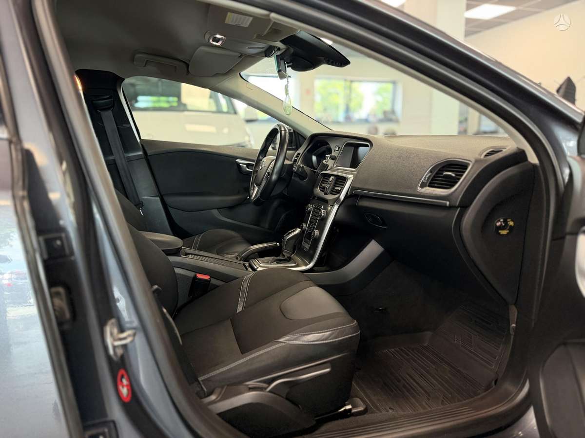 Volvo V40, 2.0 l., hatchback