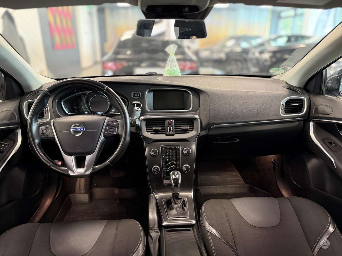 Volvo V40, 2.0 l., hatchback