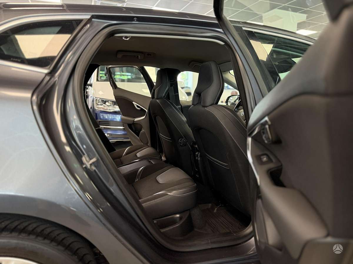 Volvo V40, 2.0 l., hatchback