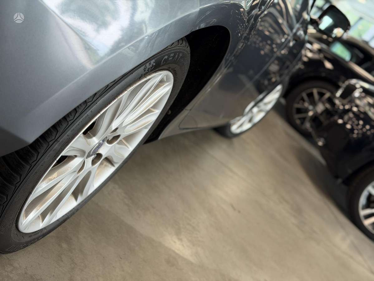 Volvo V40, 2.0 l., hatchback