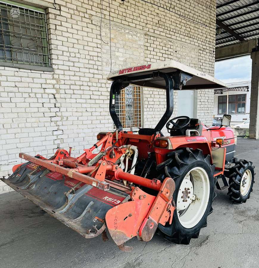 Mitsubishi GO28, traktoriai