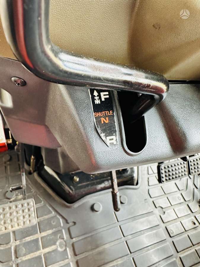 Mitsubishi GO28, traktoriai