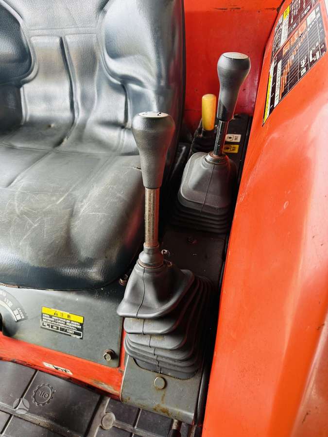 Mitsubishi GO28, traktoriai