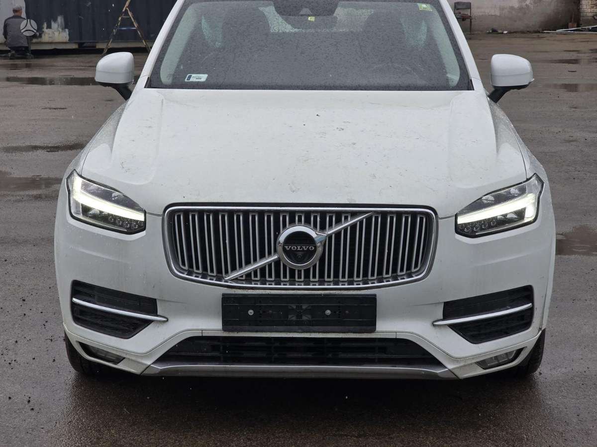 Volvo XC90 - 1