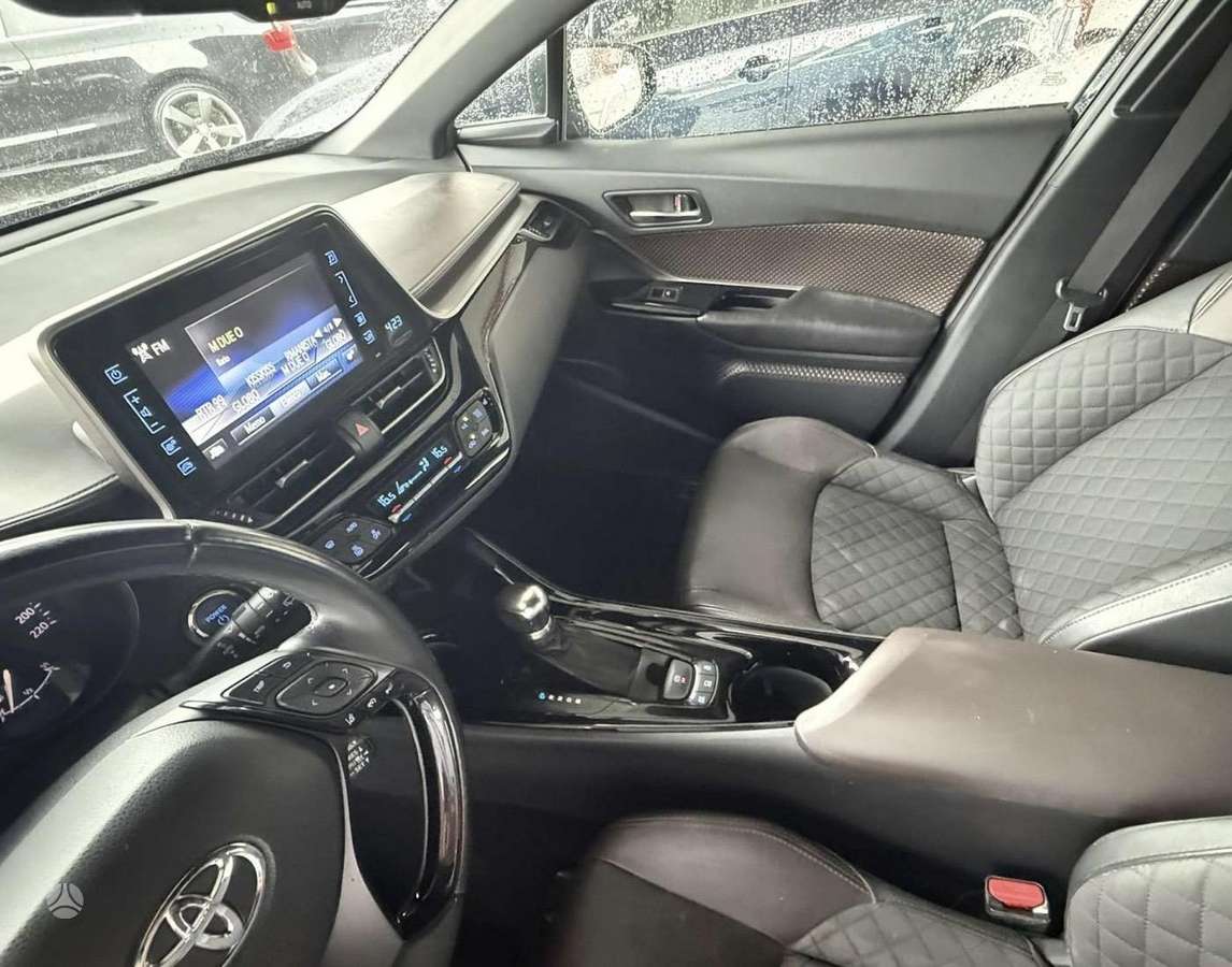 Toyota C-HR - 4