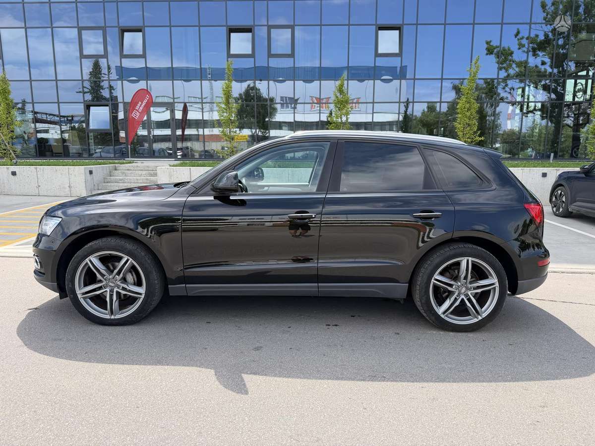 Audi Q5, 2.0 l., off-road / crossover