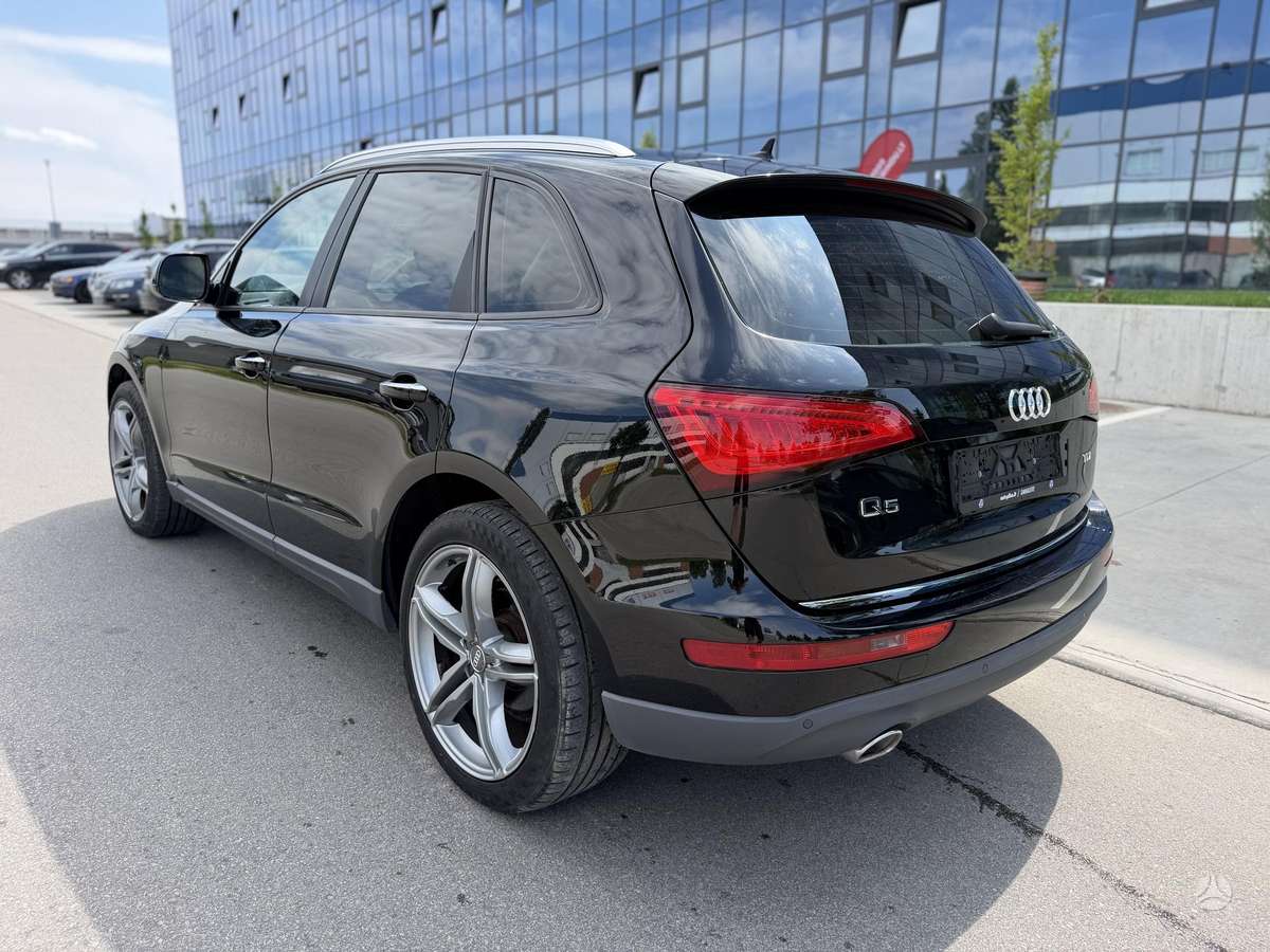 Audi Q5, 2.0 l., off-road / crossover