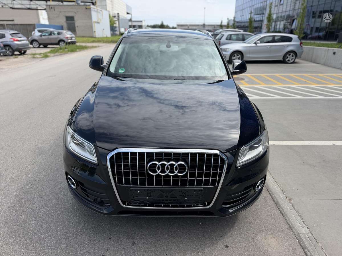 Audi Q5, 2.0 l., off-road / crossover