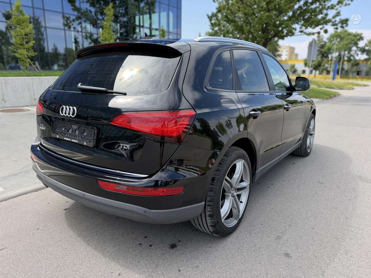 Audi Q5, 2.0 l., off-road / crossover