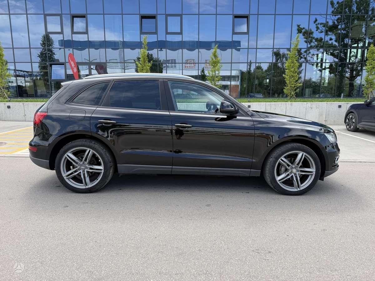 Audi Q5, 2.0 l., off-road / crossover
