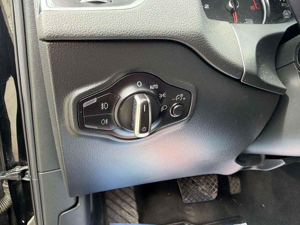 Audi Q5, 2.0 l., off-road / crossover