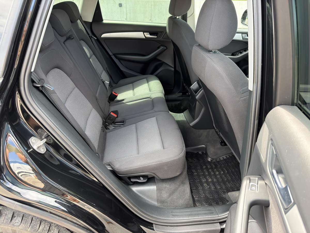 Audi Q5, 2.0 l., off-road / crossover