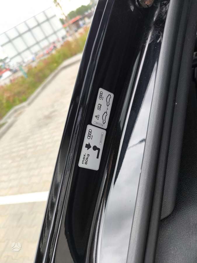 Audi Q3, 2.0 l., off-road / crossover
