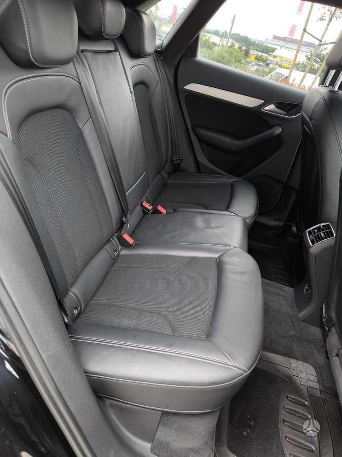 Audi Q3, 2.0 l., off-road / crossover
