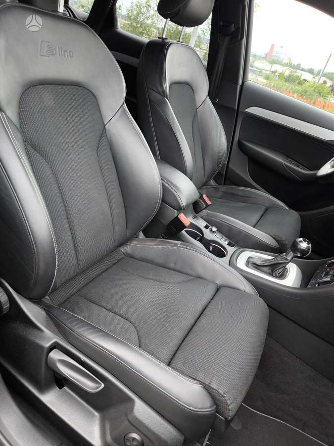 Audi Q3, 2.0 l., off-road / crossover