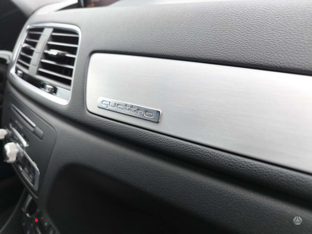 Audi Q3, 2.0 l., off-road / crossover