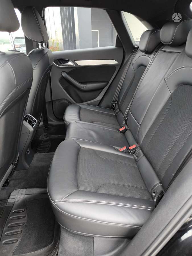 Audi Q3, 2.0 l., off-road / crossover