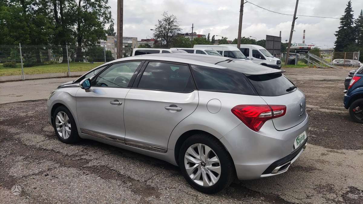 Citroen DS5, 1.6 l., hatchback