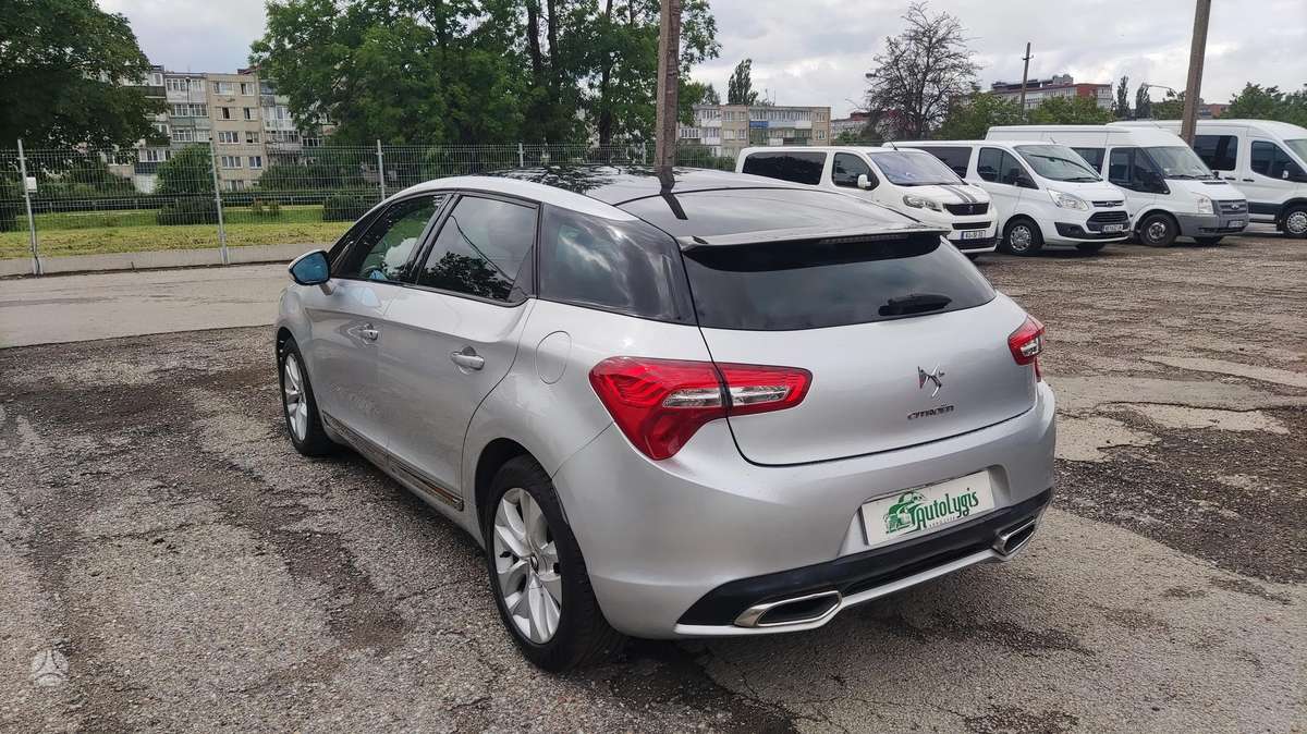 Citroen DS5, 1.6 l., hatchback