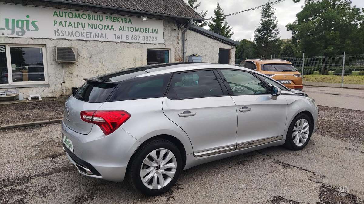 Citroen DS5, 1.6 l., hatchback