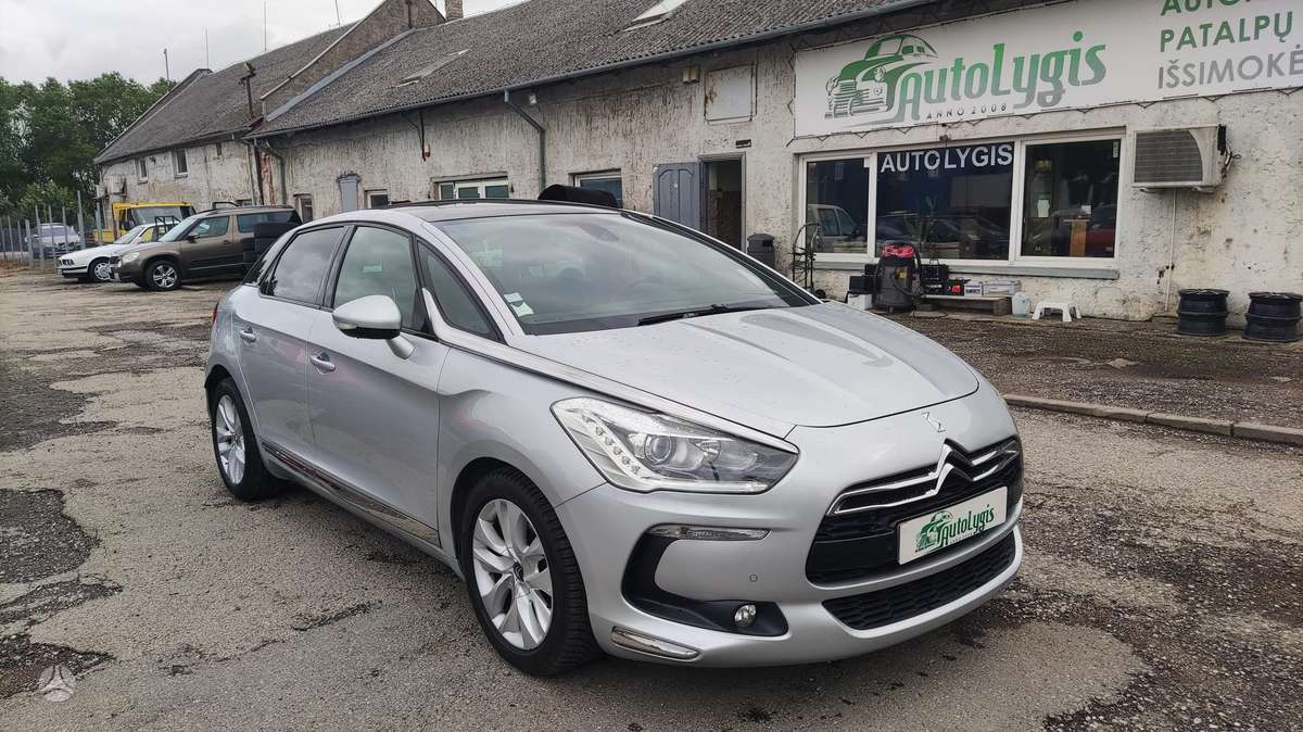 Citroen DS5, 1.6 l., hatchback