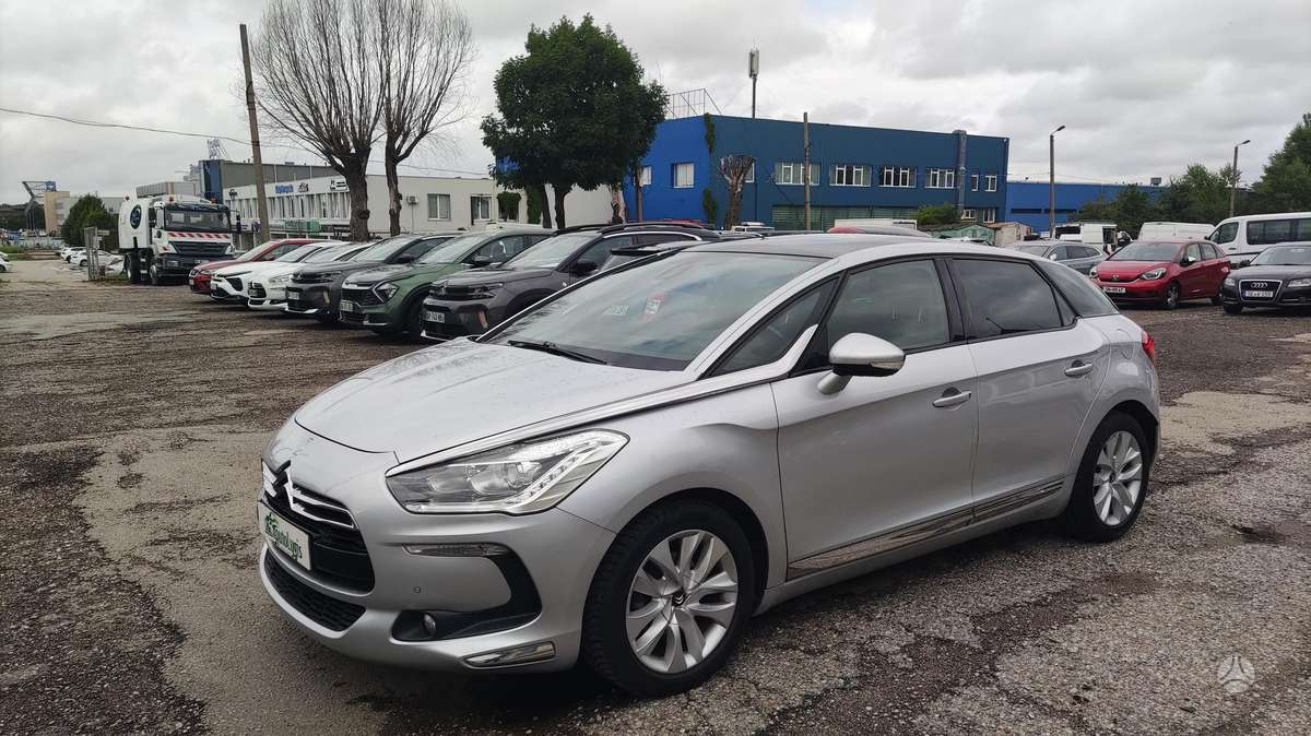 Citroen DS5, 1.6 l., hatchback