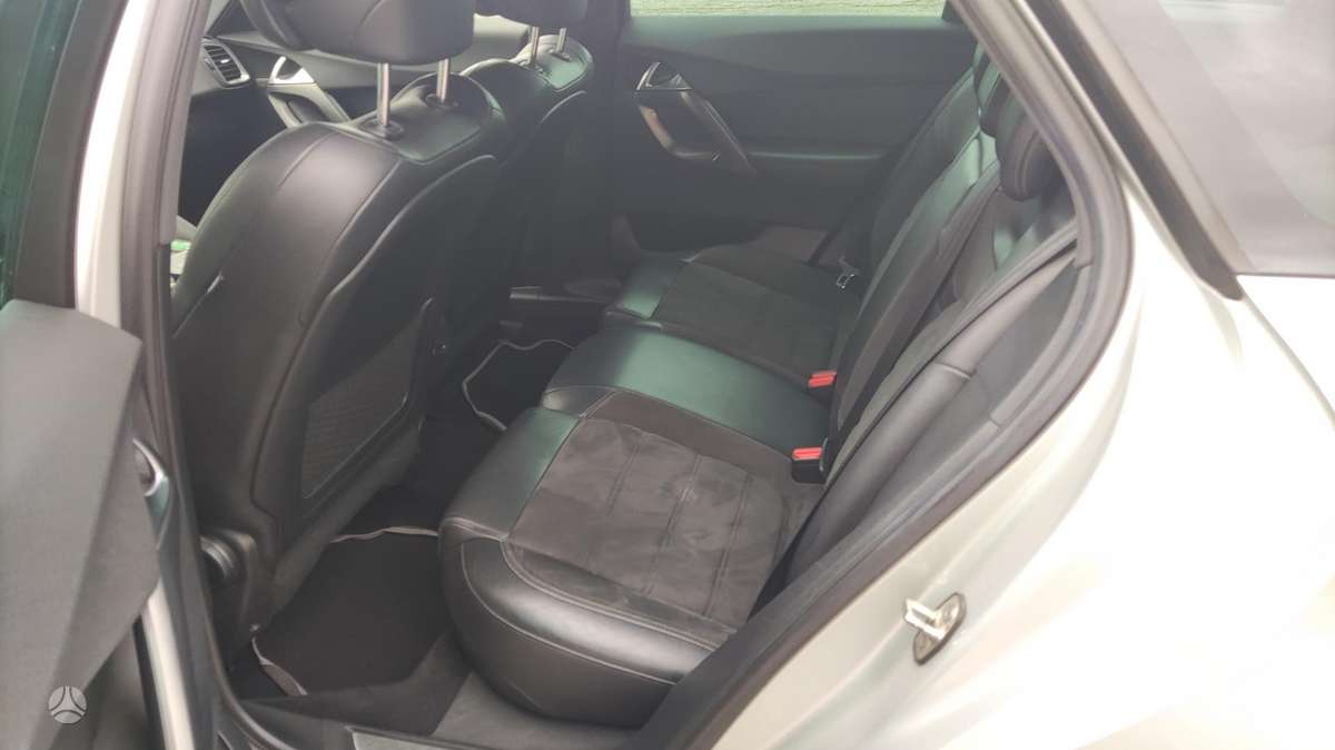 Citroen DS5, 1.6 l., hatchback