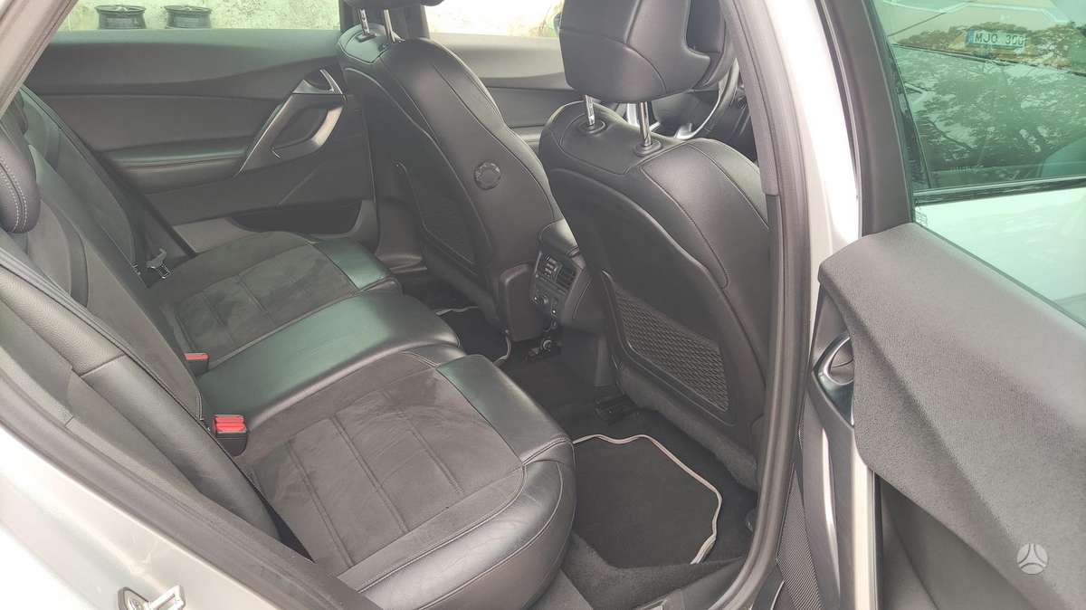 Citroen DS5, 1.6 l., hatchback