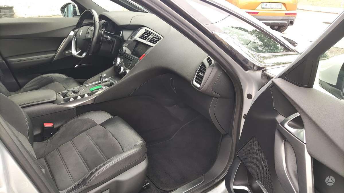 Citroen DS5, 1.6 l., hatchback