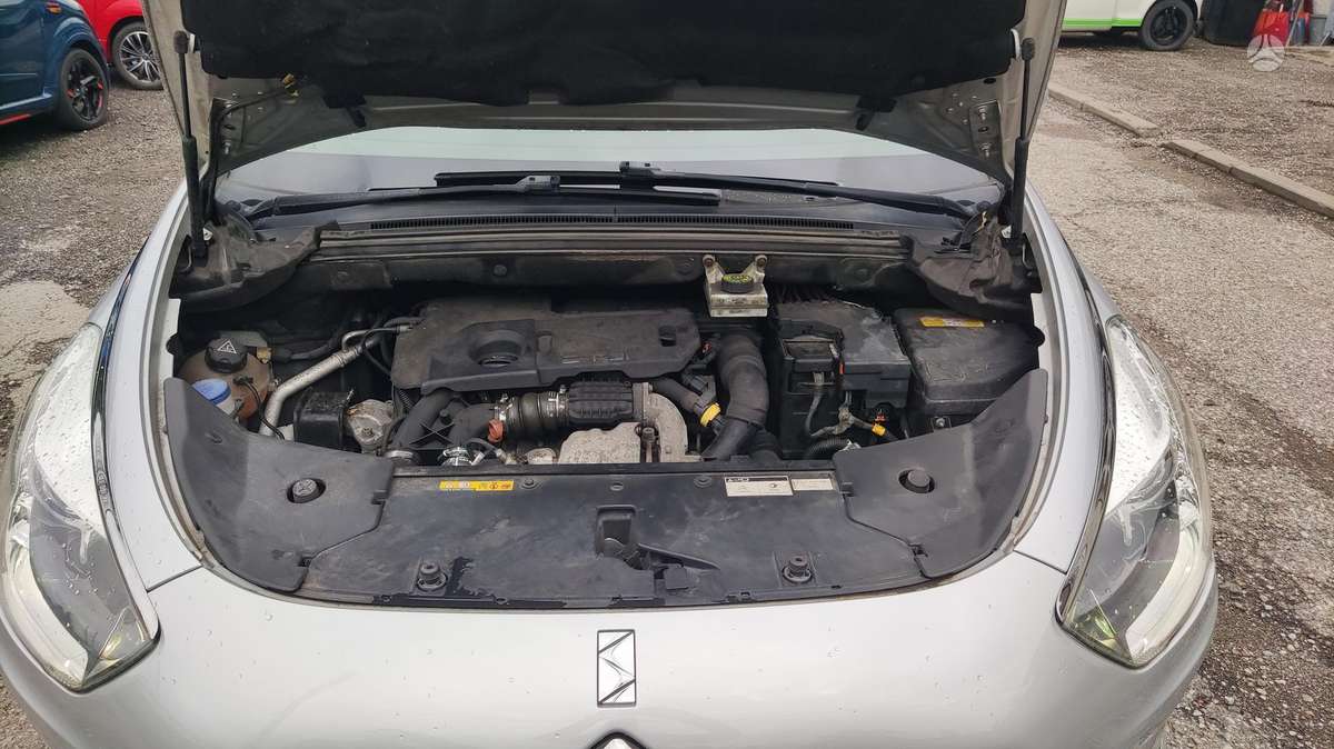 Citroen DS5, 1.6 l., hatchback
