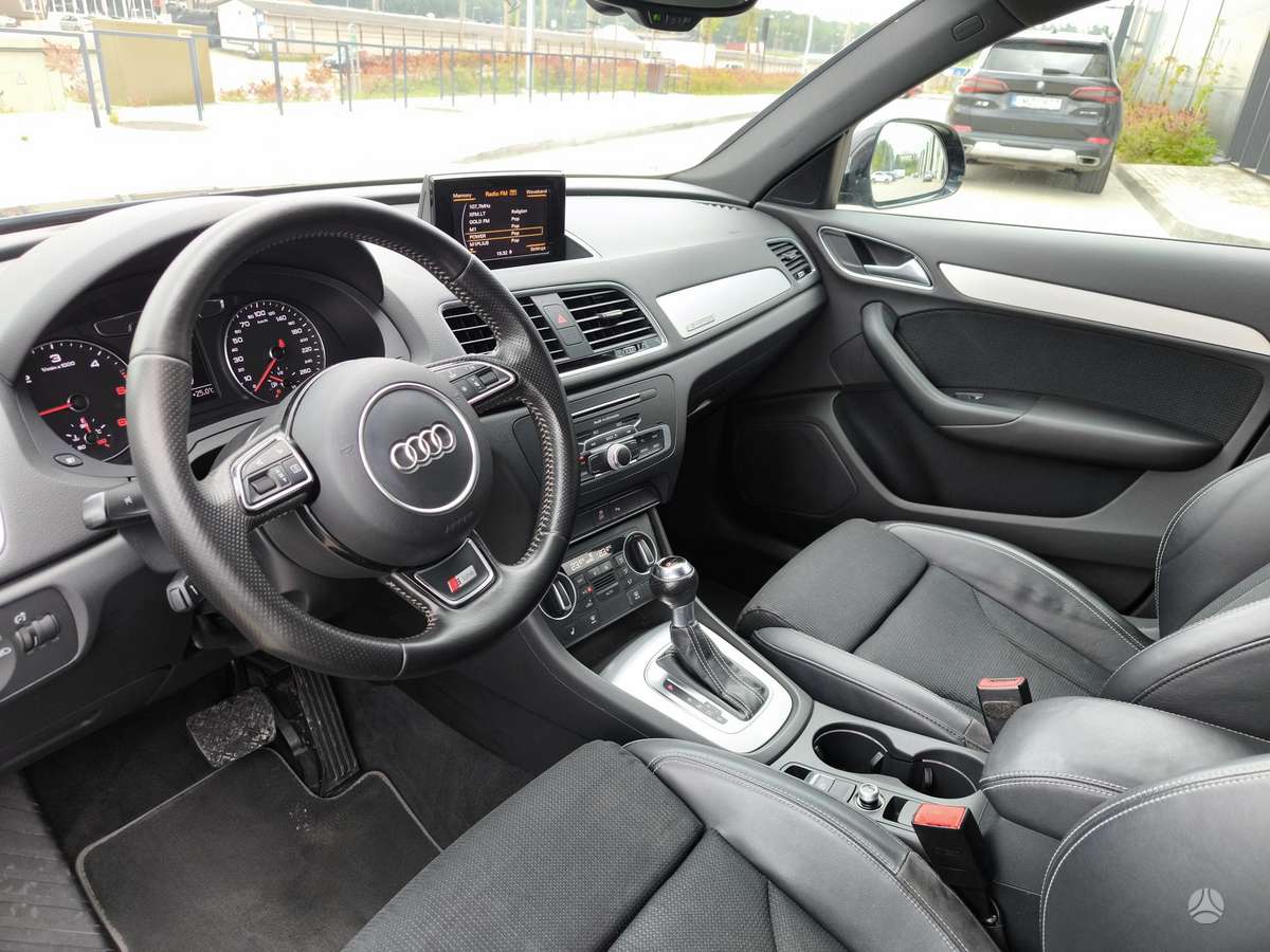 Audi Q3, 2.0 l., off-road / crossover