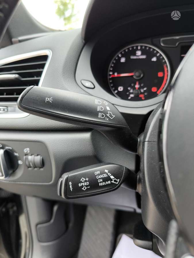 Audi Q3, 2.0 l., off-road / crossover