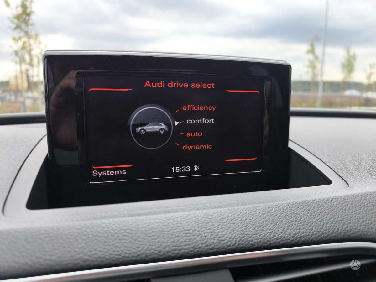 Audi Q3, 2.0 l., off-road / crossover