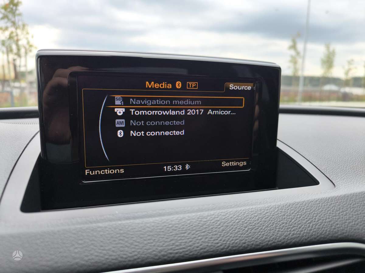 Audi Q3, 2.0 l., off-road / crossover