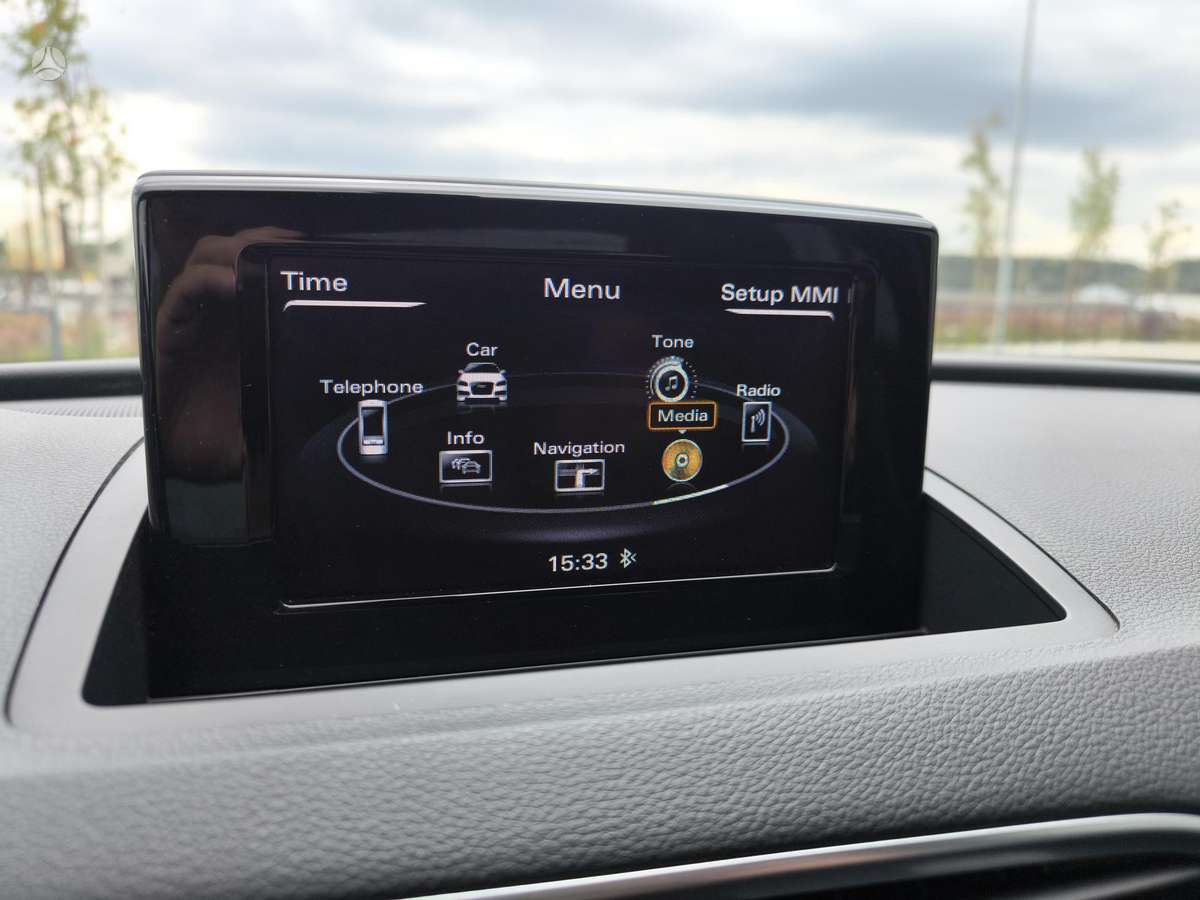 Audi Q3, 2.0 l., off-road / crossover