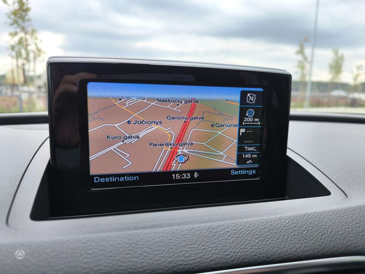 Audi Q3, 2.0 l., off-road / crossover
