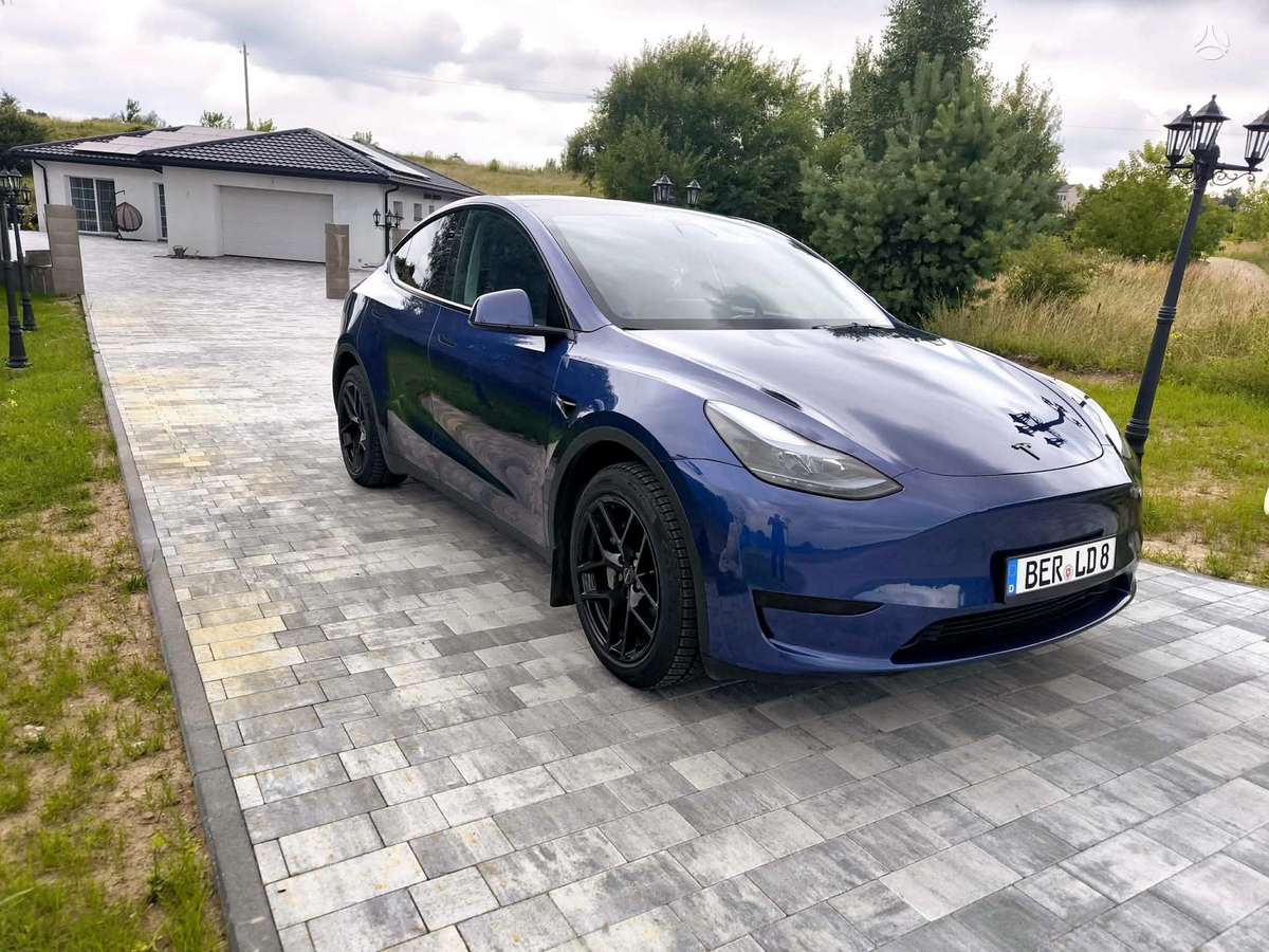 Tesla Model Y, 60 kWh, hatchback