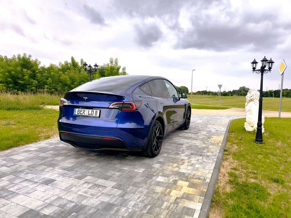 Tesla Model Y, 60 kWh, hatchback