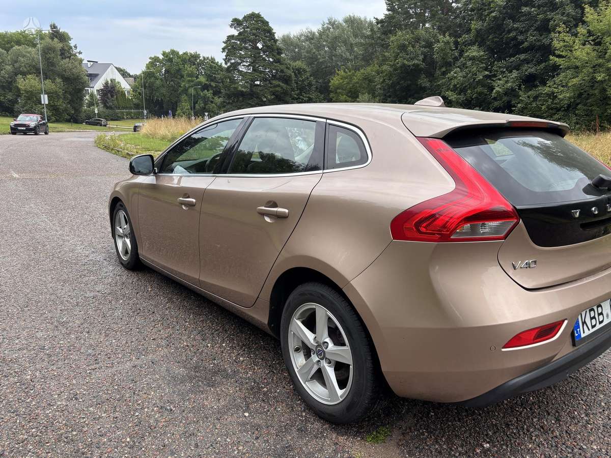 Volvo V40, 1.6 l., Хэтчбек