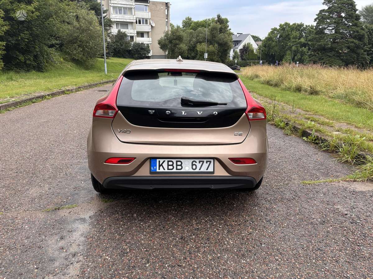 Volvo V40, 1.6 l., Хэтчбек