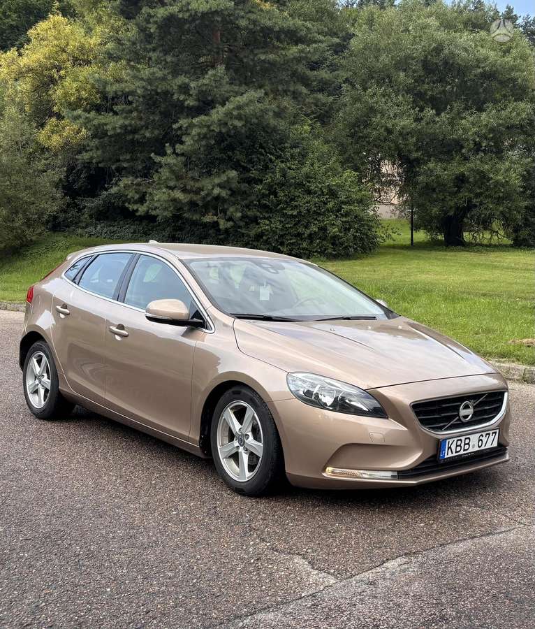 Volvo V40, 1.6 l., hatchback