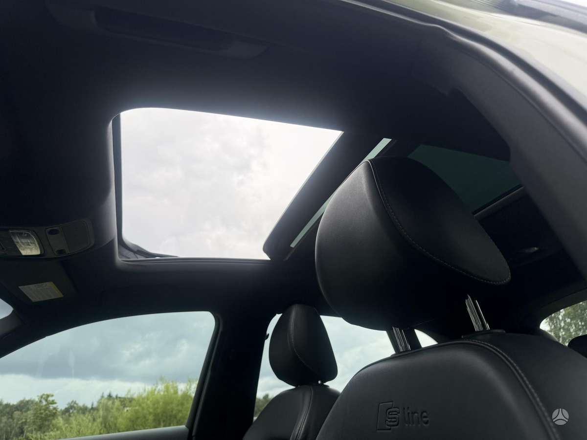 Audi Q3, 2.0 l., off-road / crossover