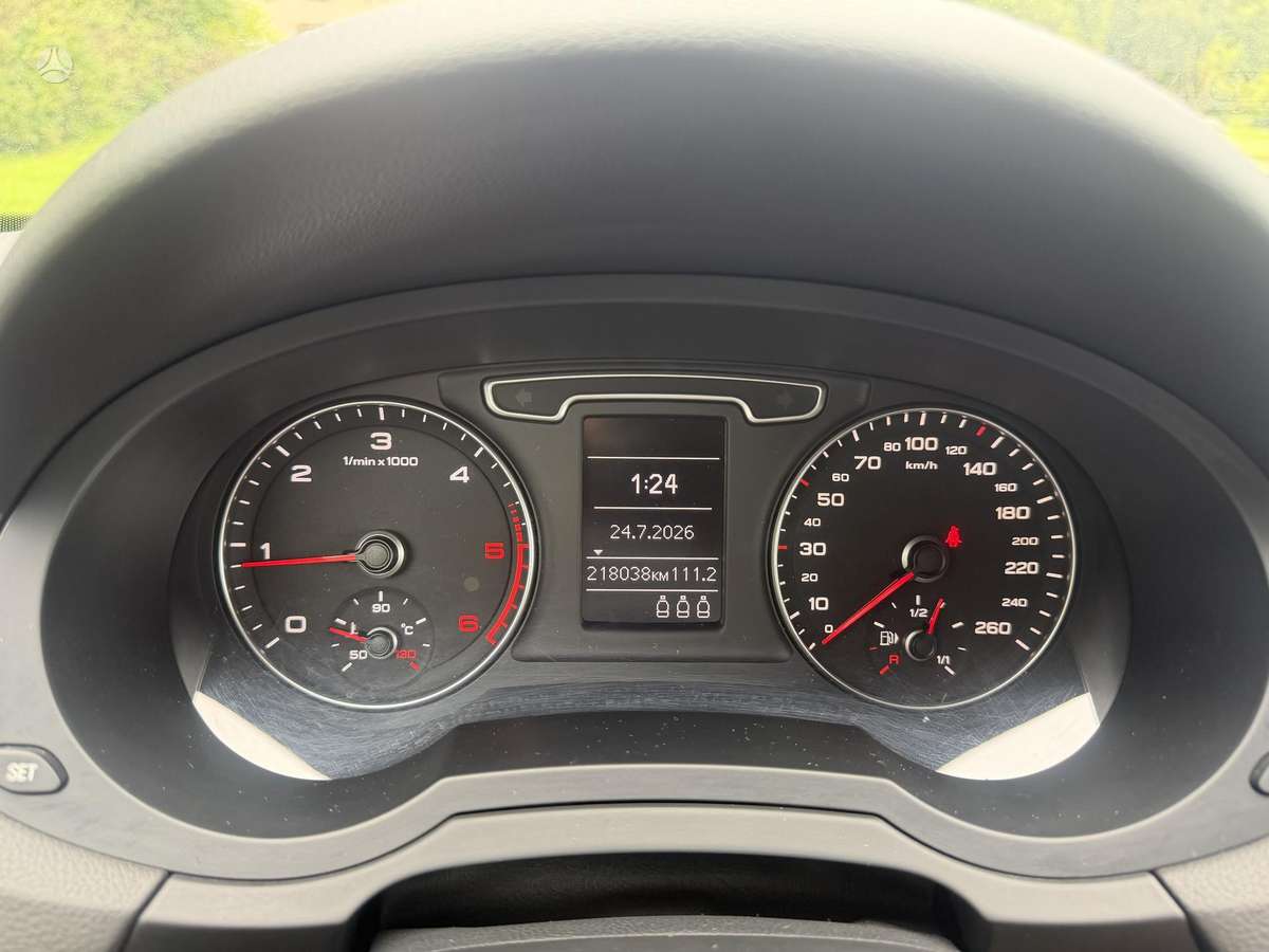 Audi Q3, 2.0 l., off-road / crossover