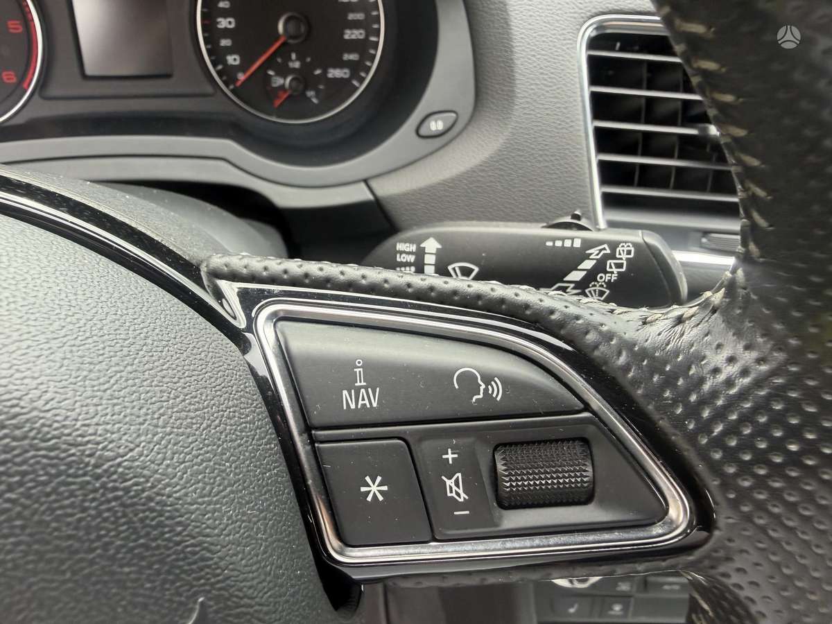 Audi Q3, 2.0 l., off-road / crossover