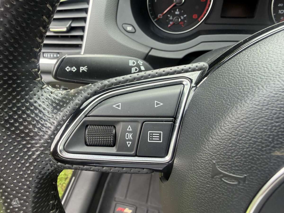 Audi Q3, 2.0 l., off-road / crossover